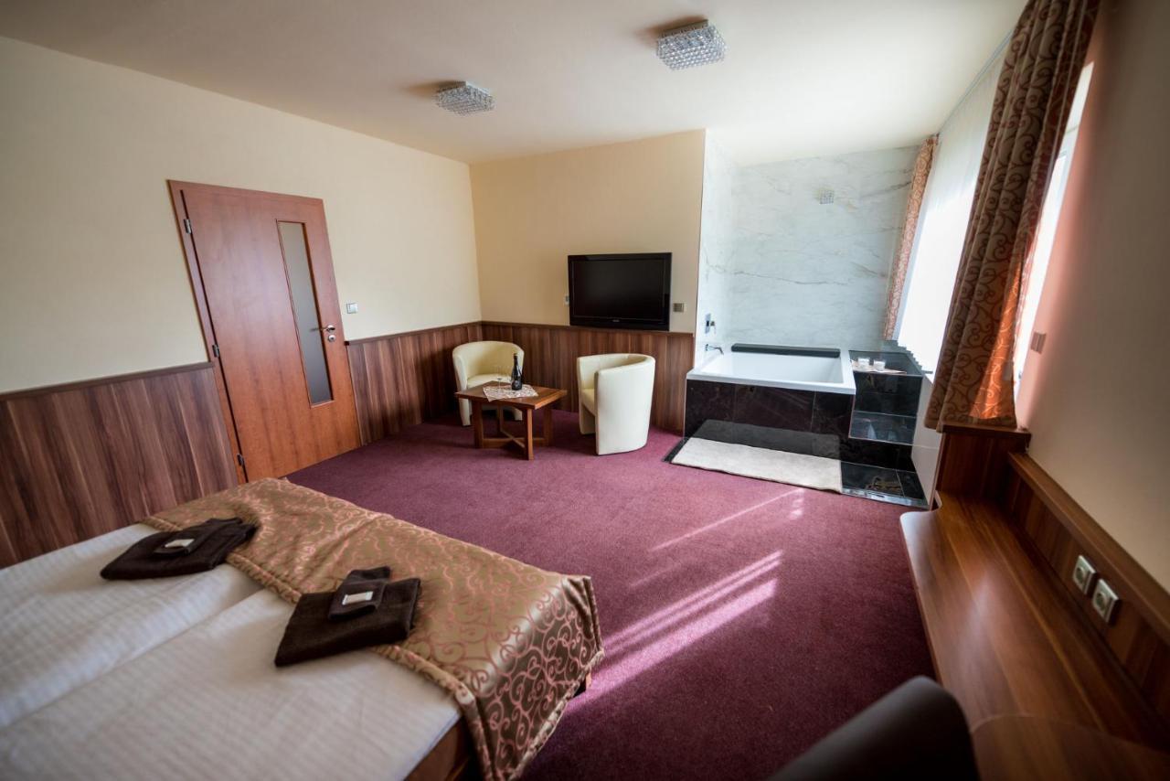 Hotel Kras Jedovnice Dış mekan fotoğraf